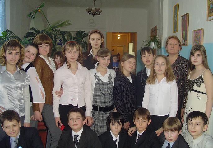 Гимназия город Шелехов 2010 наша дружная семья 8 а класс.JPG
