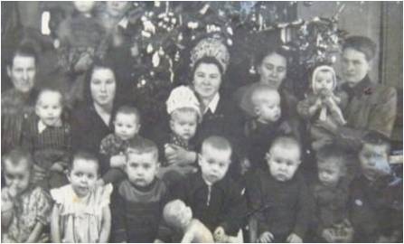 Дет сад Русские Краи 1956г.jpg
