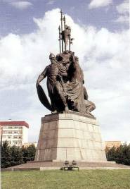 Памятник Сургута1.jpg
