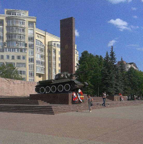 Пермь- площадь Восстания - танк.jpg