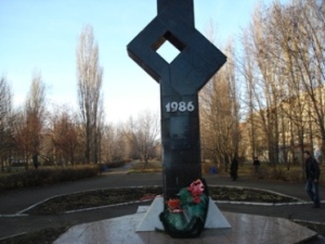 Памятник Чернобыльцам.JPG