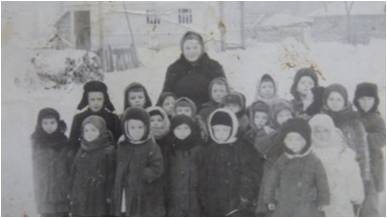 Детский сад в селе Русские Краи 1954г.jpg