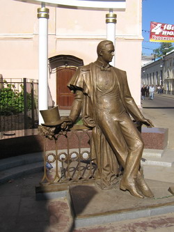 Памятник Л.В. Собинову