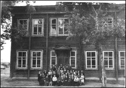 Здание_Воротынской_школы,_построенное_в_1904