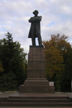 Памятник Н.Г.Чернышевскому в Саратове