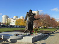 Екатеринбург. Памятник В.Мулявину возле Космоса.JPG