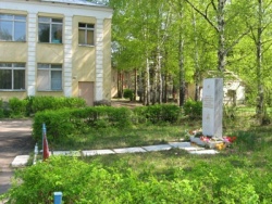 Памятник учителям и ученикам школы №47, погибшим на фронтах ВОВ