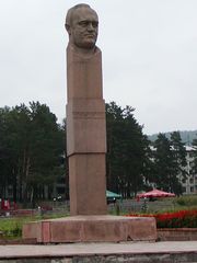 Памятник Королеву в Железногорске.jpg