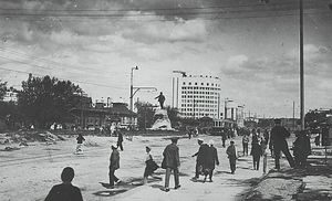 Памятник Свердлову Екатеринбург старое фото.jpg