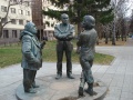 Городская скульптура Горожане Екатеринбург.jpg