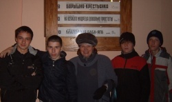 СШ-44Мурманск - Мы в театре-2009.JPG
