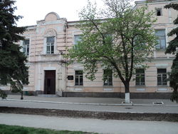 Азовский педагогический колледж( Женская гимназия).JPG