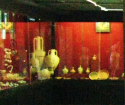 Античная керамика. Фрагмент экспозиции музея.
