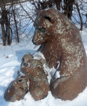Скульптура Заботливая медведица.jpg